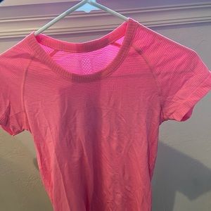 Super cute! Bright pink short sleeved lulu top